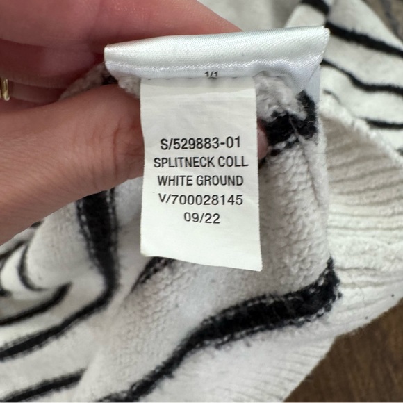 Old‎ Navy Collared Sweater - Picture 6 of 7